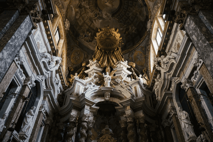 Interior de uma igreja barroca